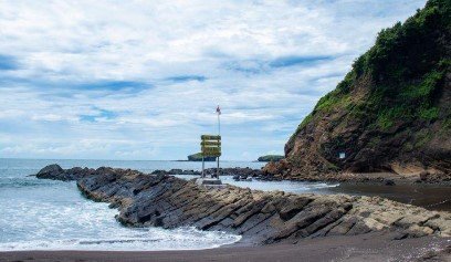 Pantai Watu Ulo Jember